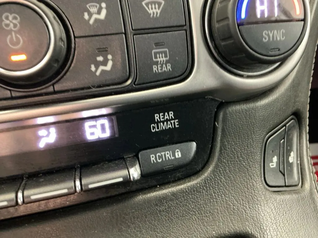 Chevrolet Suburban photo 29