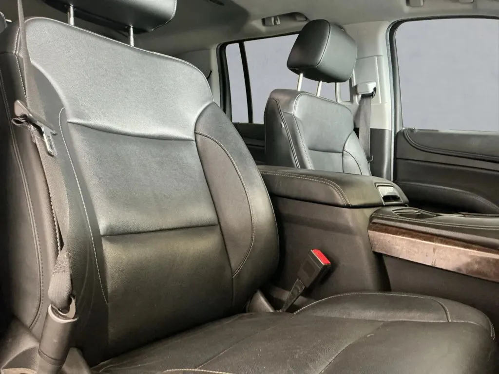 Chevrolet Suburban photo 17