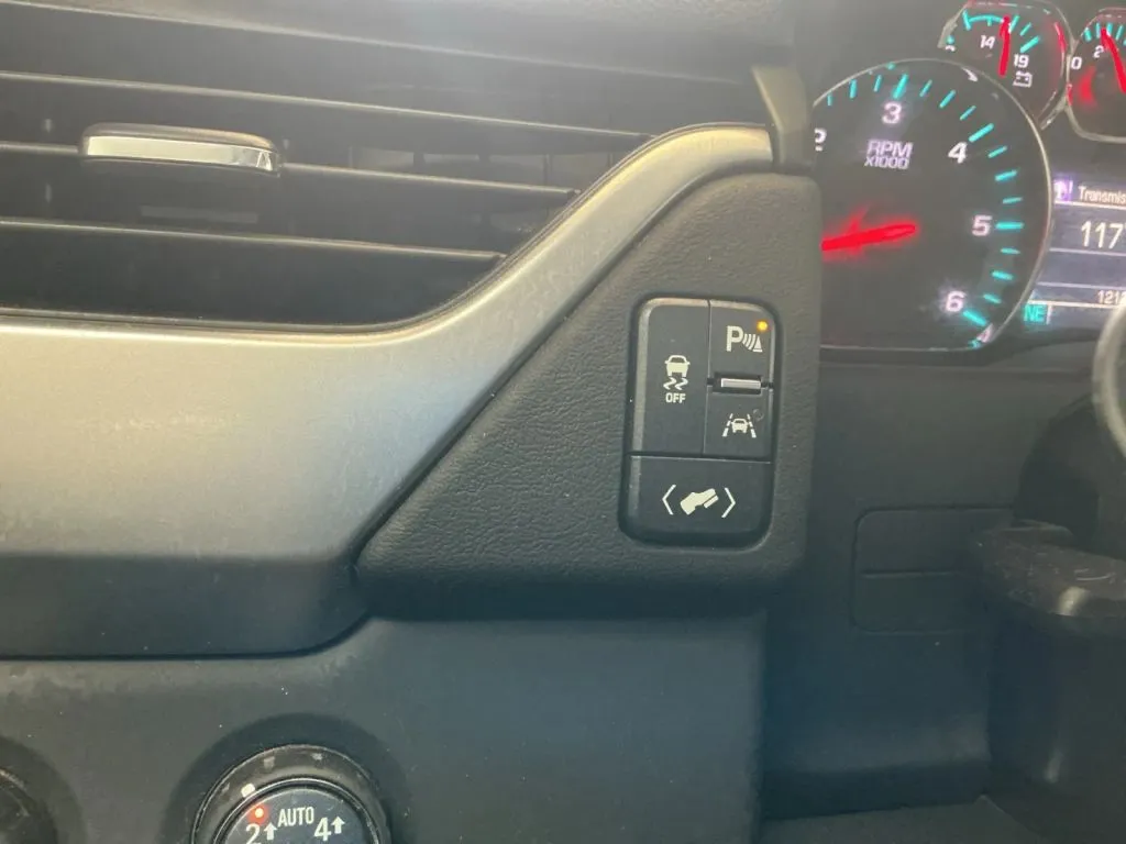 Chevrolet Suburban photo 31