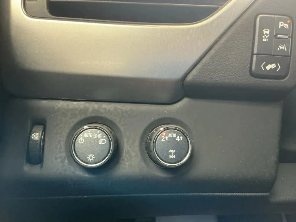 Chevrolet Suburban photo 30