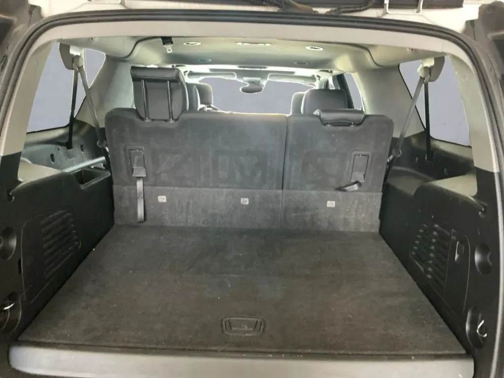 Chevrolet Suburban photo 14