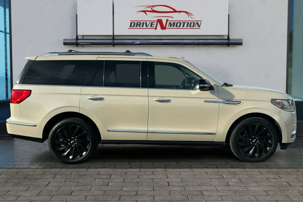 Another view of 2018 Lincoln Navigator Reserve Sport Utility 4D for sale in Rio Rancho, NM at Drive N-Motion Rio Rancho