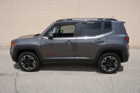 More photos of 2016 Jeep Renegade Trailhawk Sport Utility 4D at Drive N-Motion Rio Rancho, NM