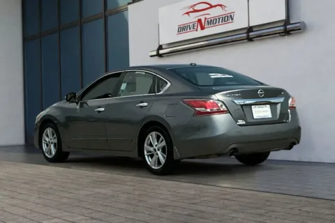 More photos of 2015 Nissan Altima 2.5 SL Sedan 4D at Drive N-Motion Rio Rancho, NM