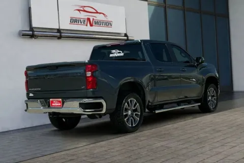 More photos of 2021 Chevrolet Silverado 1500 Crew Cab LT Pickup 4D 5 3/4 ft at Drive N-Motion Rio Rancho, NM