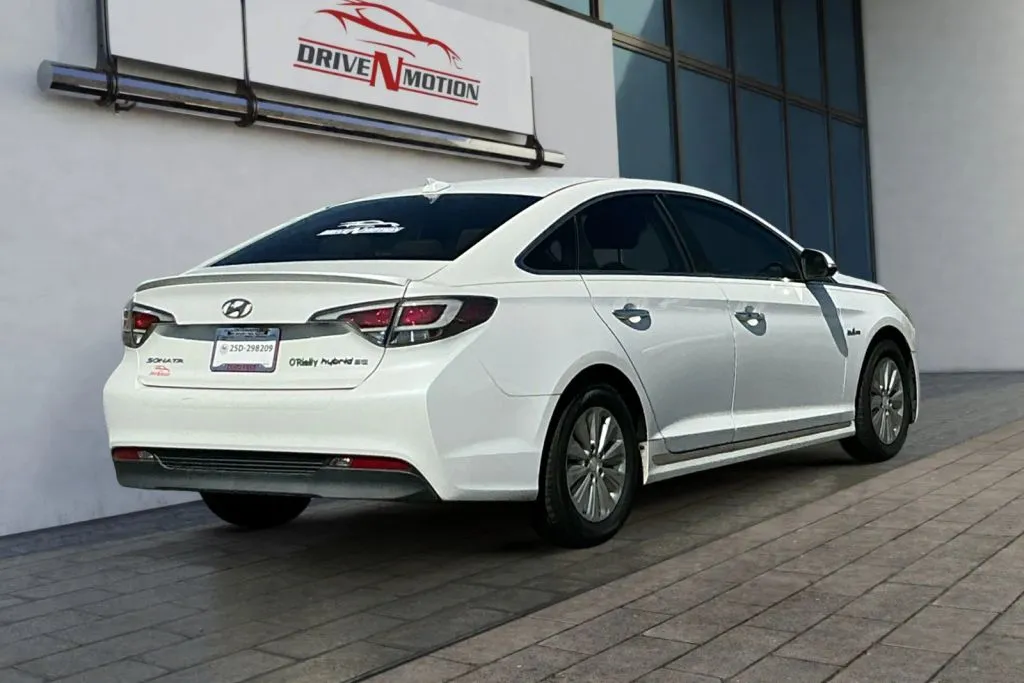 More photos of 2016 Hyundai Sonata Hybrid SE Sedan 4D at Drive N-Motion Rio Rancho, NM
