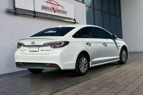 More photos of 2016 Hyundai Sonata Hybrid SE Sedan 4D at Drive N-Motion Rio Rancho, NM