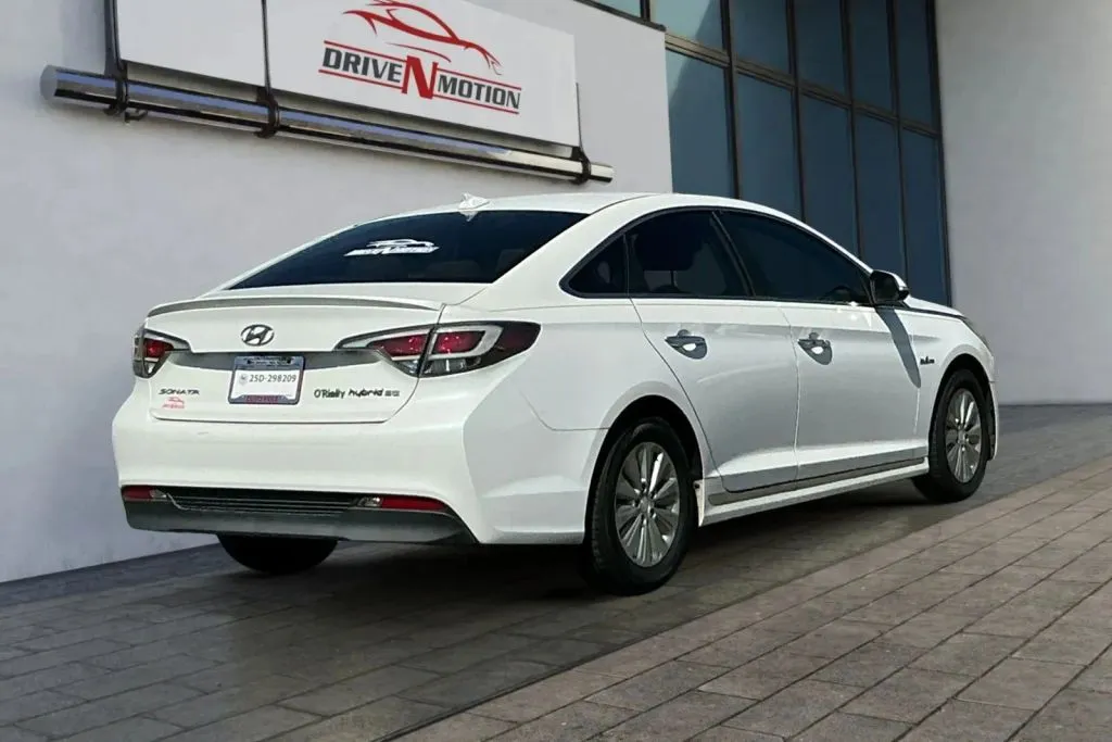 More photos of 2016 Hyundai Sonata Hybrid SE Sedan 4D at Drive N-Motion Rio Rancho, NM