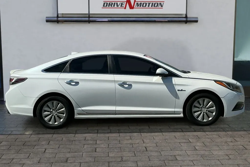 Another view of 2016 Hyundai Sonata Hybrid SE Sedan 4D for sale in Rio Rancho, NM at Drive N-Motion Rio Rancho