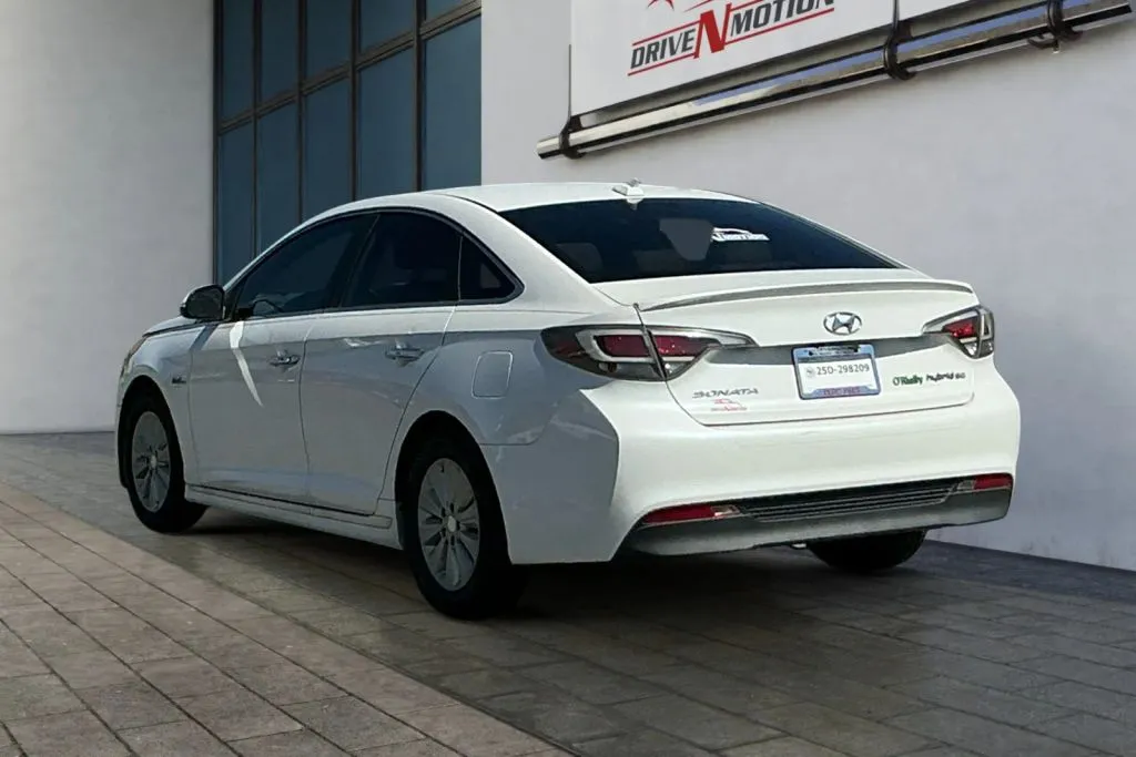 More photos of 2016 Hyundai Sonata Hybrid SE Sedan 4D at Drive N-Motion Rio Rancho, NM