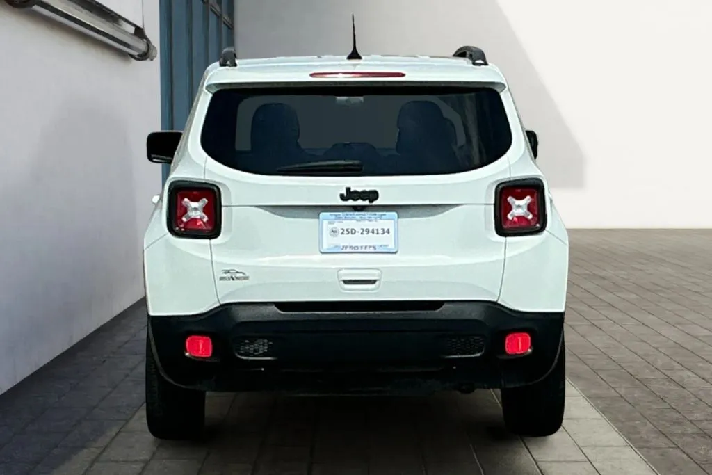 More photos of 2018 Jeep Renegade Altitude Sport Utility 4D at Drive N-Motion Rio Rancho, NM