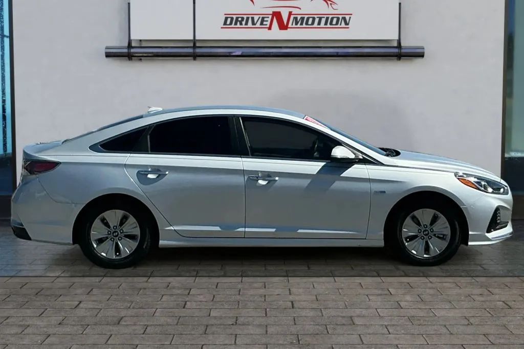 Another view of 2019 Hyundai Sonata Hybrid SE Sedan 4D for sale in Rio Rancho, NM at Drive N-Motion Rio Rancho