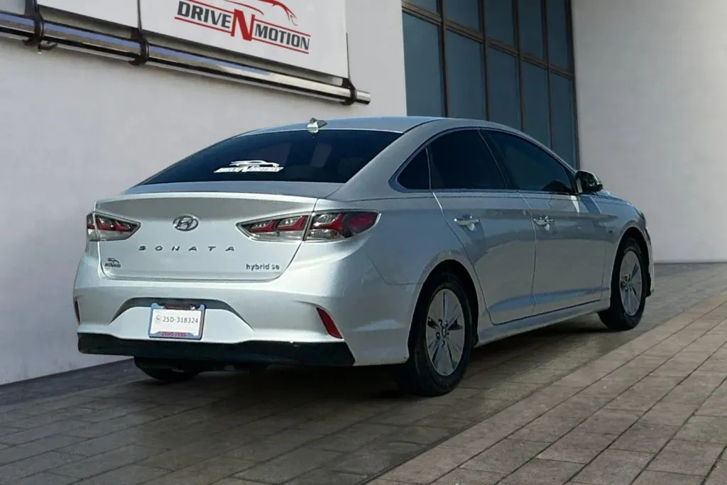 More photos of 2019 Hyundai Sonata Hybrid SE Sedan 4D at Drive N-Motion Rio Rancho, NM