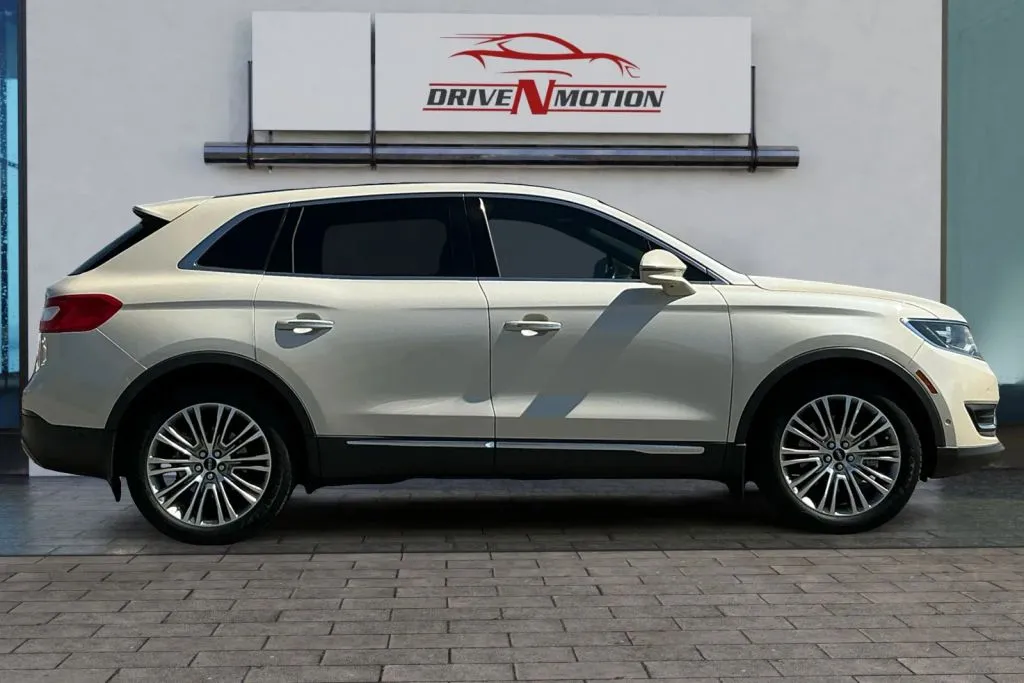 Another view of 2018 Lincoln MKX Reserve Sport Utility 4D for sale in Rio Rancho, NM at Drive N-Motion Rio Rancho