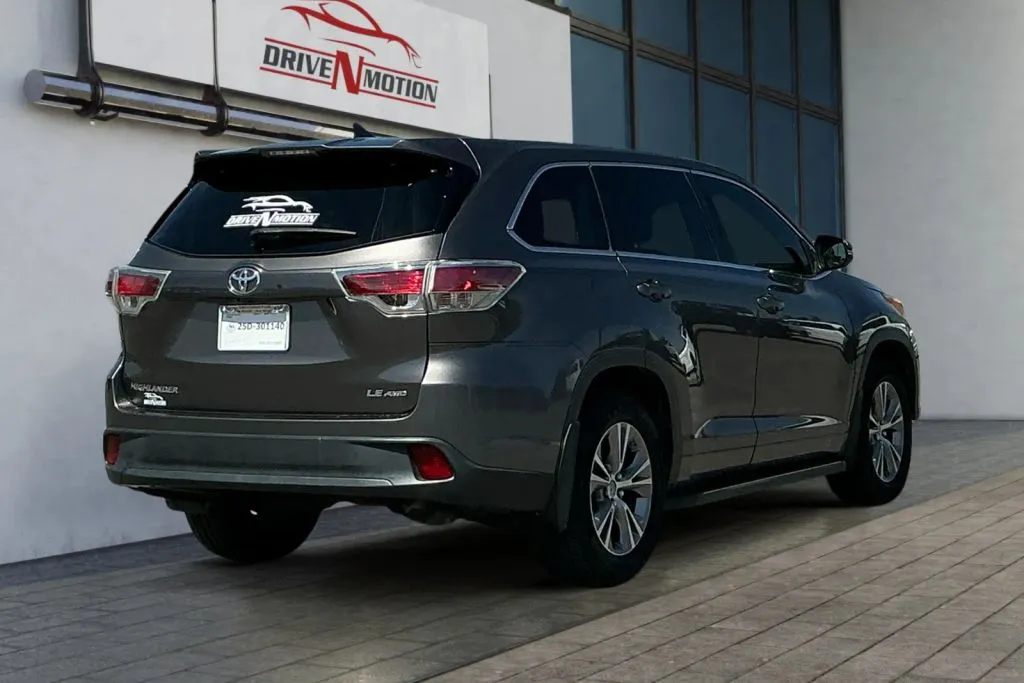 More photos of 2014 Toyota Highlander LE Sport Utility 4D at Drive N-Motion Rio Rancho, NM