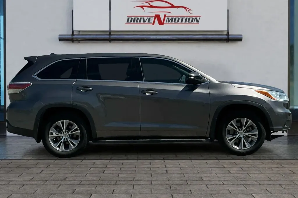 Another view of 2014 Toyota Highlander LE Sport Utility 4D for sale in Rio Rancho, NM at Drive N-Motion Rio Rancho