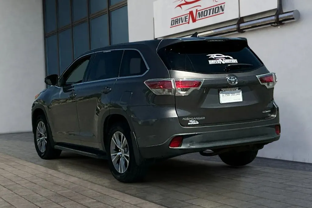 More photos of 2014 Toyota Highlander LE Sport Utility 4D at Drive N-Motion Rio Rancho, NM