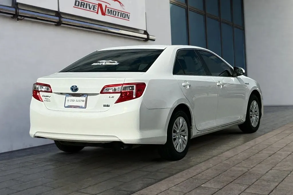 More photos of 2014 Toyota Camry Hybrid LE Sedan 4D at Drive N-Motion Rio Rancho, NM