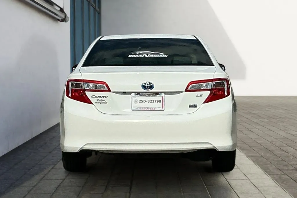 More photos of 2014 Toyota Camry Hybrid LE Sedan 4D at Drive N-Motion Rio Rancho, NM