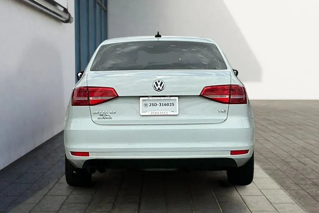 More photos of 2015 Volkswagen Jetta 1.8T SE Sedan 4D at Drive N-Motion Rio Rancho, NM