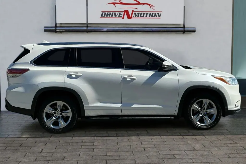 Another view of 2015 Toyota Highlander Limited Platinum Sport Utility 4D for sale in Rio Rancho, NM at Drive N-Motion Rio Rancho