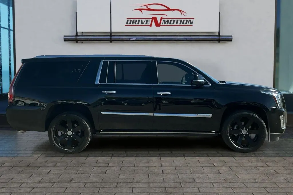 Another view of 2019 Cadillac Escalade ESV Platinum Sport Utility 4D for sale in Rio Rancho, NM at Drive N-Motion Rio Rancho