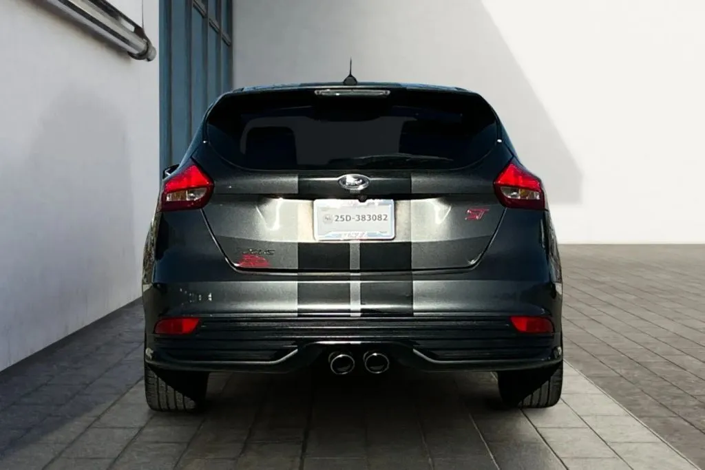 More photos of 2018 Ford Focus ST Hatchback 4D at Drive N-Motion Rio Rancho, NM