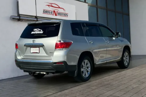 More photos of 2011 Toyota Highlander Sport Utility 4D at Drive N-Motion Rio Rancho, NM