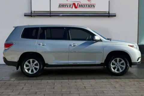 Another view of 2011 Toyota Highlander Sport Utility 4D for sale in Rio Rancho, NM at Drive N-Motion Rio Rancho