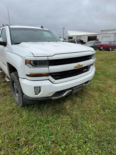 White 2018 Chevrolet Silverado 1500 LT for sale in Independence, KS