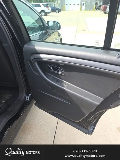 2018 Ford Taurus - Photo 24