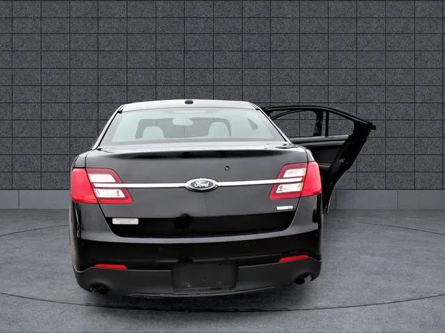 2018 Ford Taurus - Photo 6