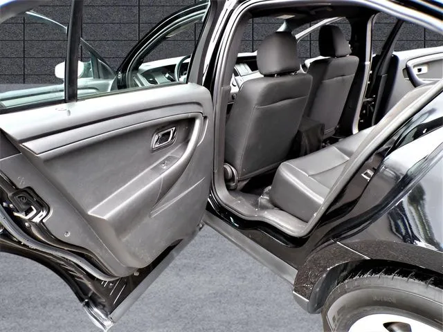 2018 Ford Taurus - Photo 15