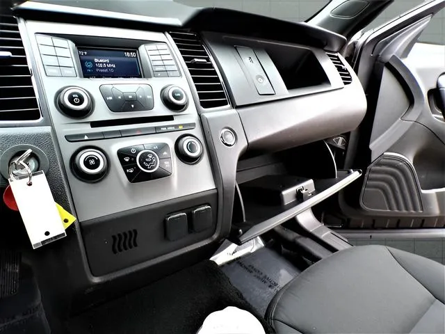 2018 Ford Taurus - Photo 12