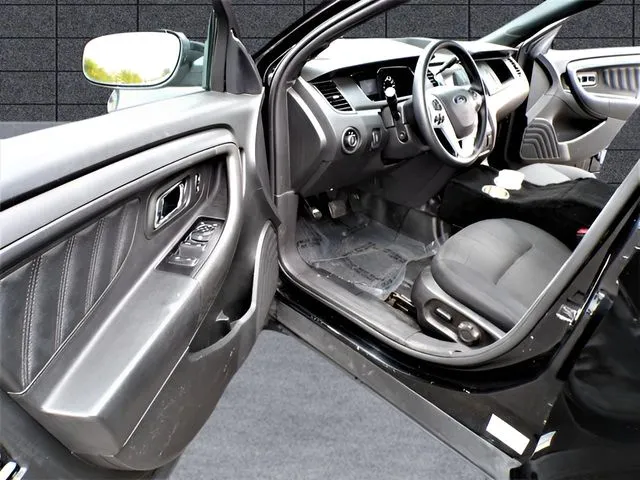 2018 Ford Taurus - Photo 18