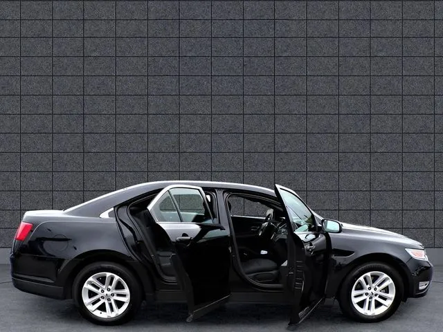 2018 Ford Taurus - Photo 8