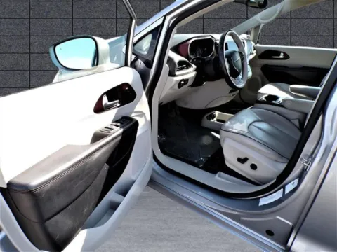 More photos of 2020 Chrysler Pacifica Limited at Quality Motors Chrysler Dodge Jeep Ram, KS