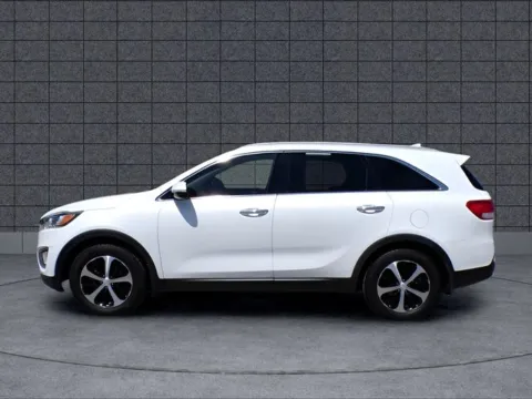 More photos of 2016 Kia Sorento EX at Quality Motors Chrysler Dodge Jeep Ram, KS