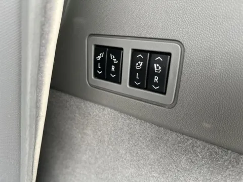 More photos of 2021 Cadillac XT6 Premium Luxury at Quality Motors Chrysler Dodge Jeep Ram, KS