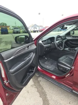 More photos of 2023 Jeep Grand Cherokee Limited at Quality Motors Chrysler Dodge Jeep Ram, KS