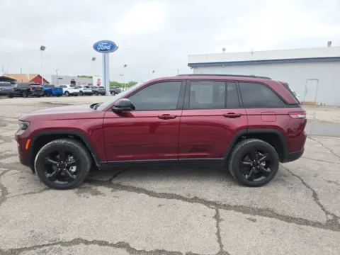 More photos of 2023 Jeep Grand Cherokee Limited at Quality Motors Chrysler Dodge Jeep Ram, KS