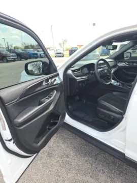 More photos of 2023 Jeep Grand Cherokee L Altitude at Quality Motors Chrysler Dodge Jeep Ram, KS