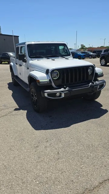2022 Jeep Gladiator Sport S's photo