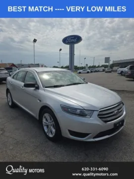 Silver 2018 Ford Taurus SE for sale in Independence, KS