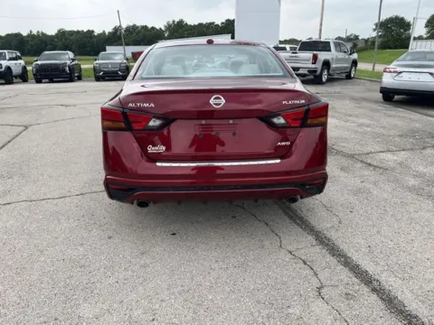 More photos of 2021 Nissan Altima 2.5 Platinum at Quality Motors Chrysler Dodge Jeep Ram, KS