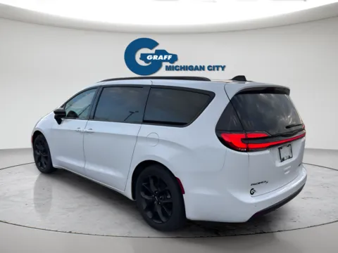 Another view of 2025 Chrysler Pacifica Limited for sale in Michigan City, IN at Graff Chevrolet GMC of Michigan City