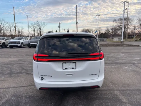 More photos of 2025 Chrysler Pacifica Limited at Graff Chevrolet GMC of Michigan City, IN