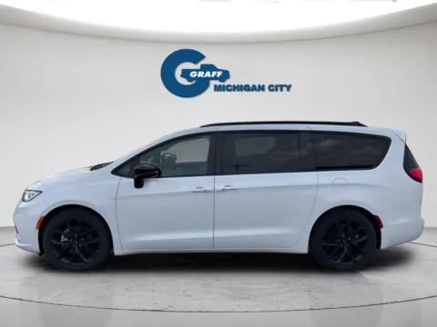 Photos of 2025 Chrysler Pacifica Limited for sale in Michigan City, IN at Graff Chevrolet GMC of Michigan City