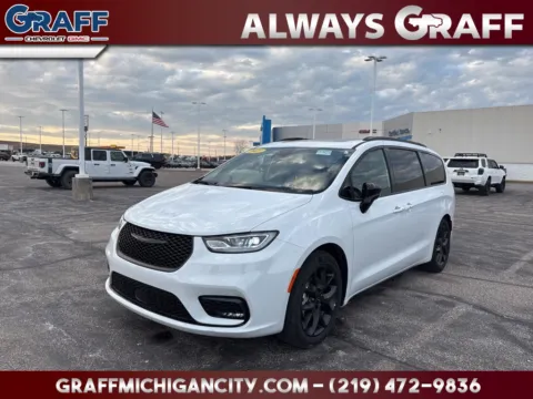 White 2025 Chrysler Pacifica Limited for sale in Michigan City, IN