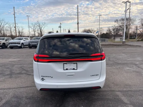 More photos of 2025 Chrysler Pacifica Limited at Graff Chevrolet GMC of Michigan City, IN